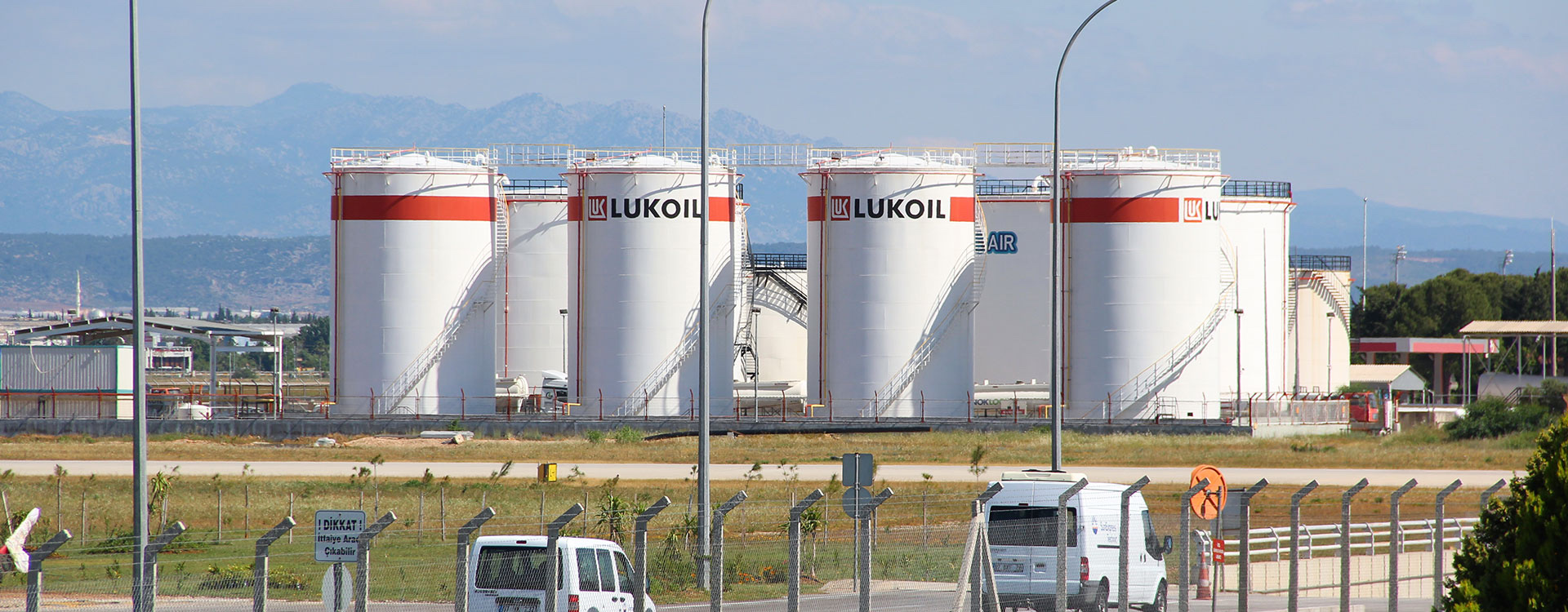Rezervoare de combustibil marcate Lukoil